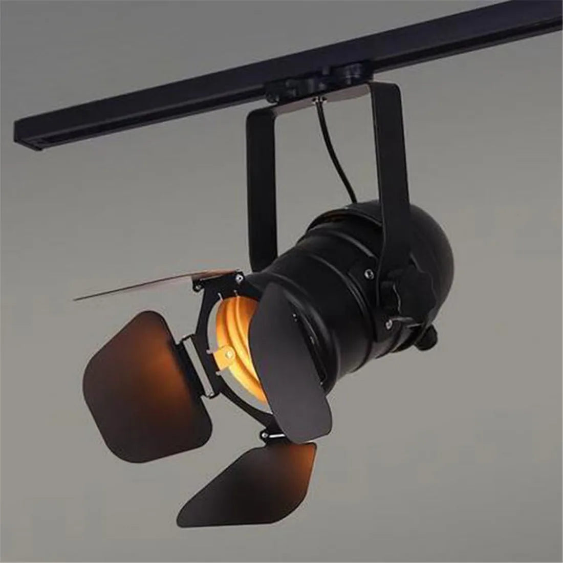 Lampada da binario vintage E27, faretto industriale per loft, lampada da binario nera con barndoor, illuminazione per negozi di abbigliamento